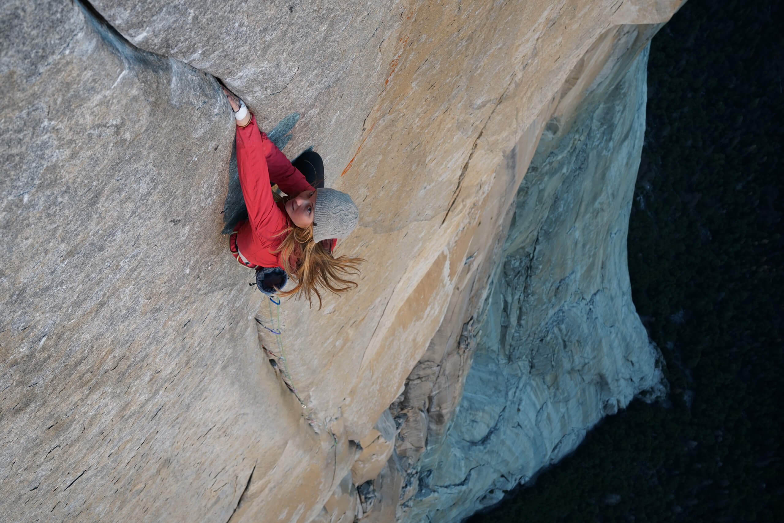 Hazel a escalar uma crack em Salathe Headwall, Yosemite, EUA