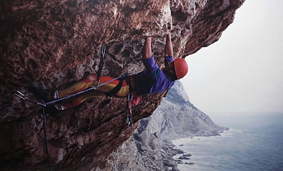 Animado com as míticas calças de licra, na Serra da Arrábida